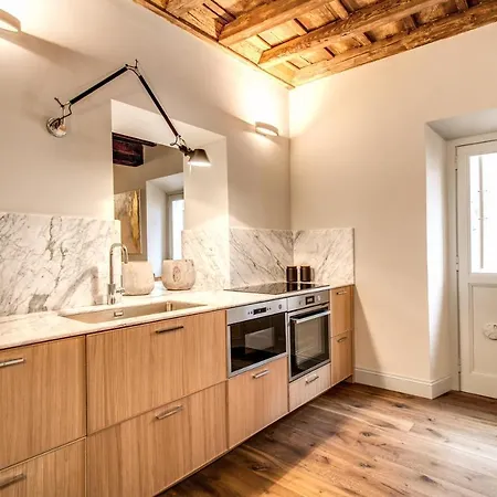 Febo Decharm Ρώμη