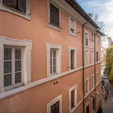 Febo Decharm Ρώμη